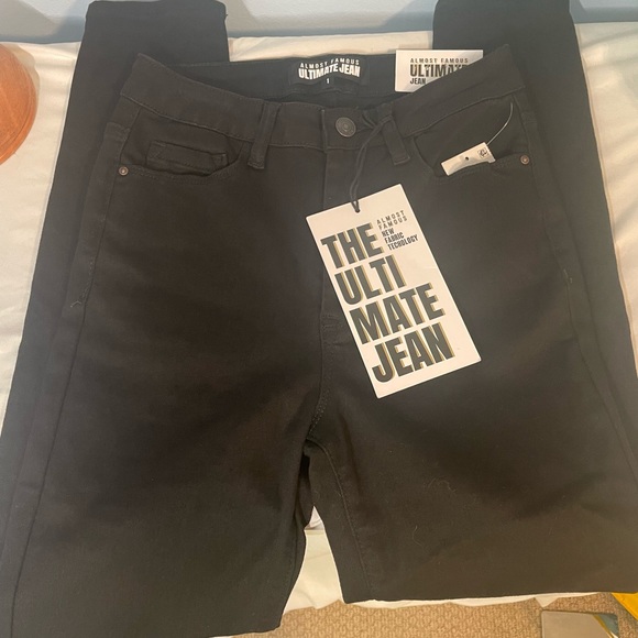 NWT Almost Famous Ultimate Skinny Jeans - Size 1 (will fit sizes 4, 6& 8) - Picture 3 of 9